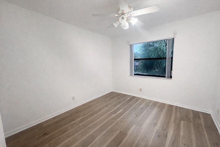 Building Photo - 3950 Cocoplum Cir