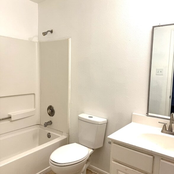 Building Photo - 19851 Laurel Trail Dr