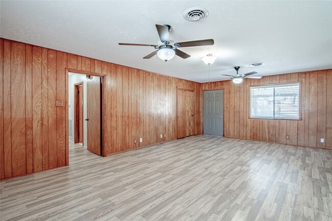 Building Photo - 365 FM247