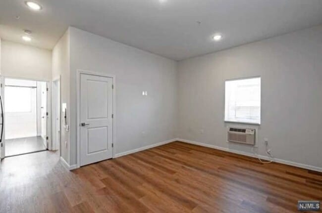 Building Photo - 72 Burroughs Pl