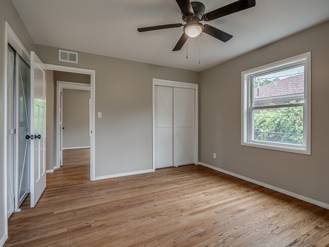 Building Photo - 4729 Baylor Dr