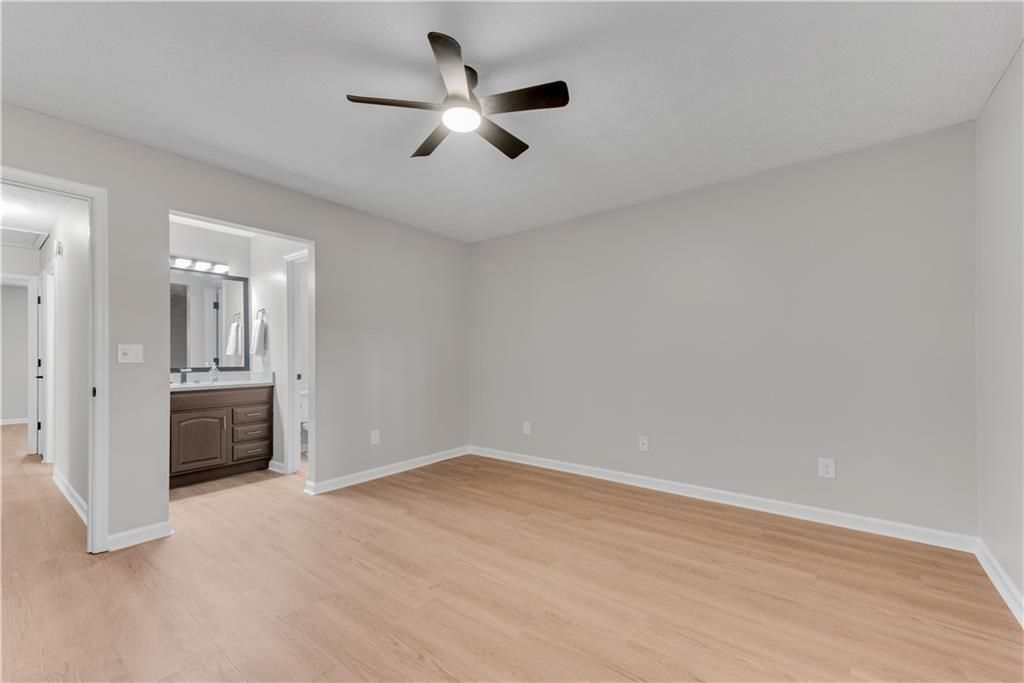 Building Photo - 5097 Village Green Way