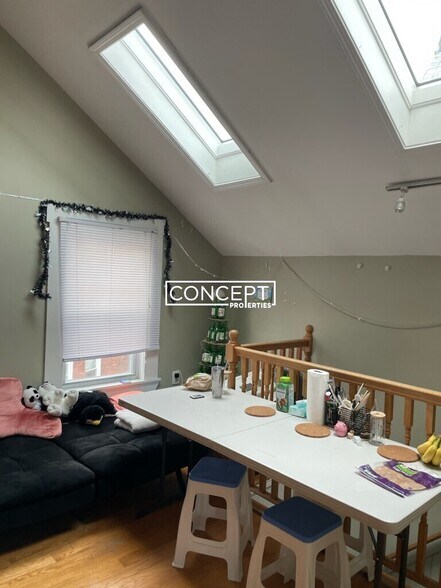 Building Photo - 12 Shepherd Ave