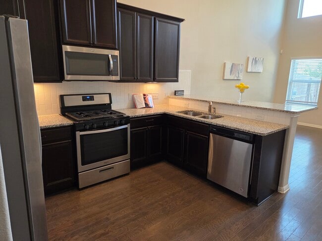 Building Photo - 2304 S Lakeline Blvd