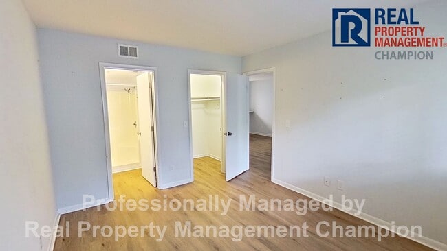 Building Photo - 2 BD/2 BA Ground Floor Condo in Holly Tree w/Community Pool