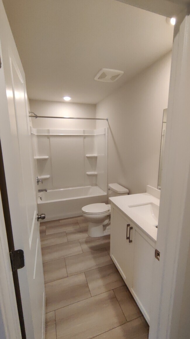 Building Photo - 306 Bennetts Ct