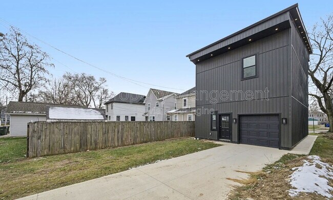 Building Photo - 92 E Innis Ave