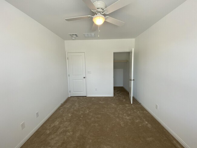 Building Photo - 2212 Stone Well Rd