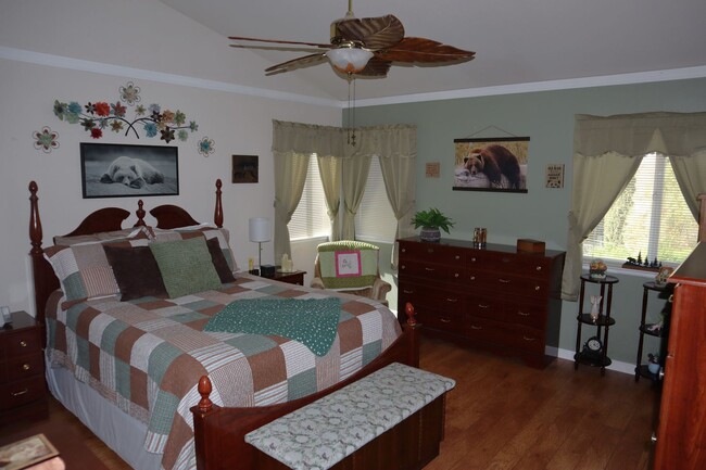 Building Photo - Oroville-Furnished-Turnkey-3 bedroom 2 bath home, hot tub, gazebo, landscaped yard, solar