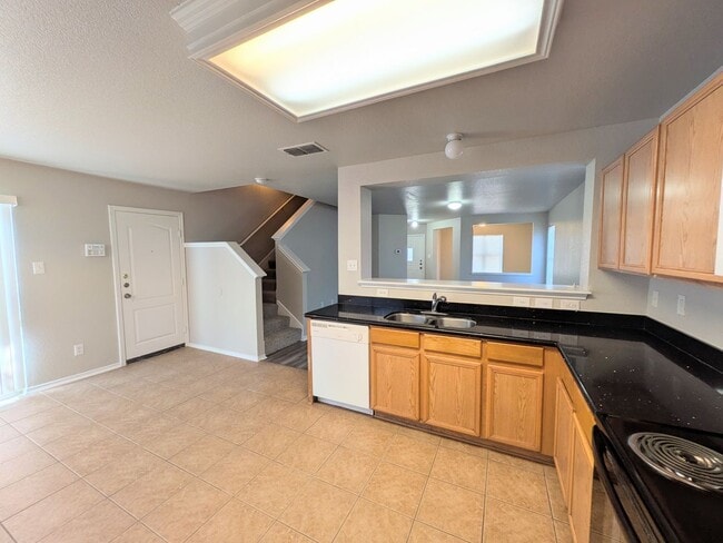 Building Photo - Very Nice 4 Bedroom Home In Convenient Northwest Location!