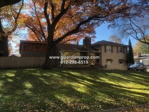 Building Photo - 706 Roma Ave W