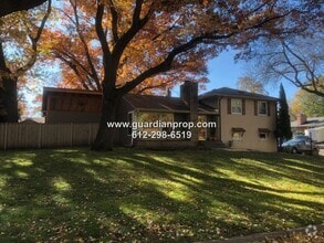 Building Photo - Updated Roseville House on Large Corner Lo...