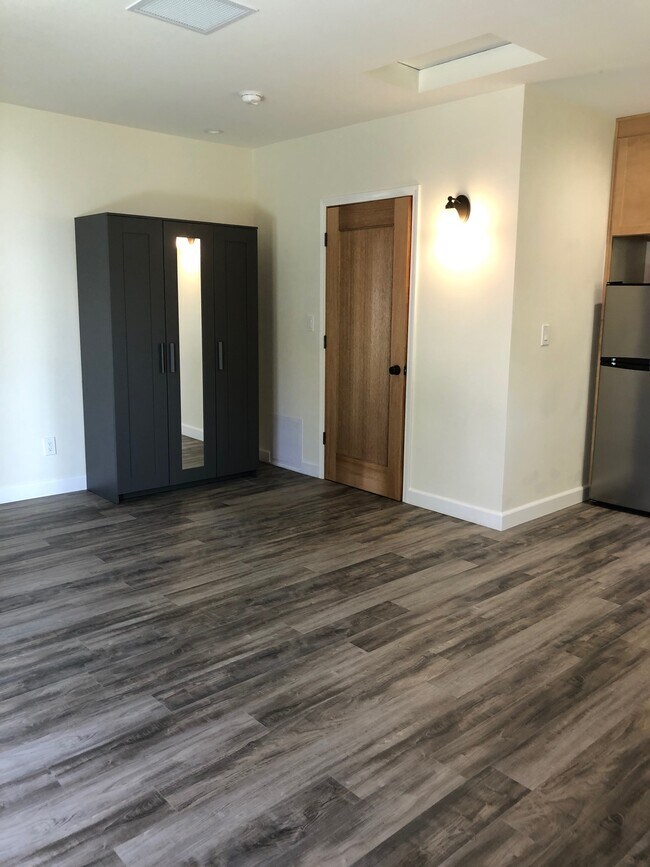 Building Photo - 1157 Palm Terrace