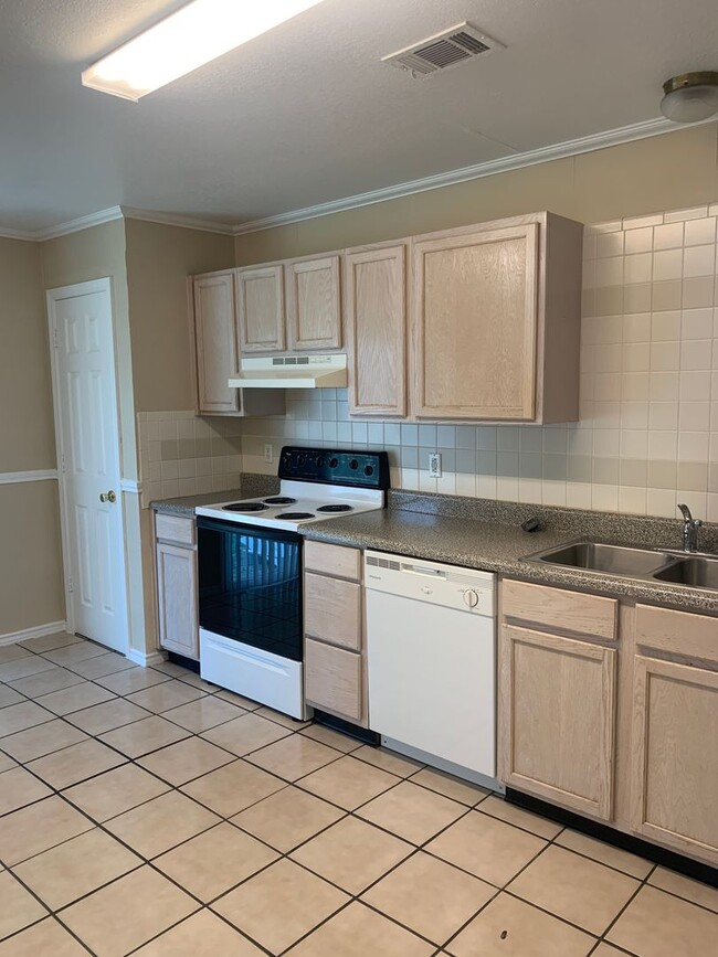 Building Photo - 1815 Pontotoc