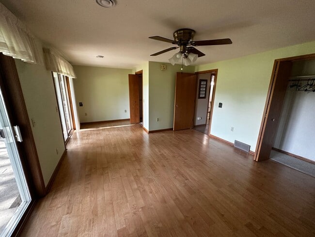 Building Photo - Charming 2-Bedroom, 2-Bathroom Home Overlo...