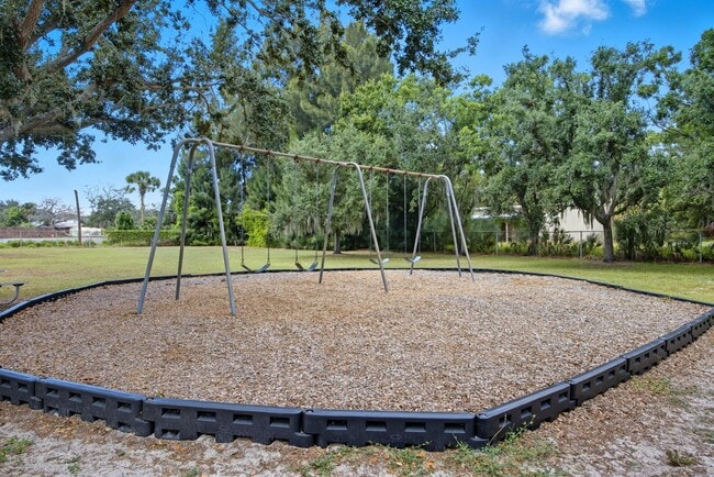 Building Photo - 6236 S Martindale Ave