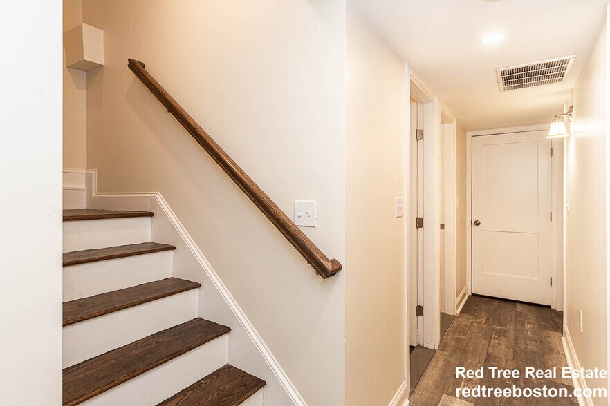 Building Photo - 28 Albion St