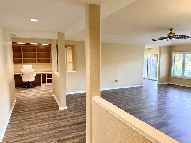 Building Photo - 38441 Oaktree Loop