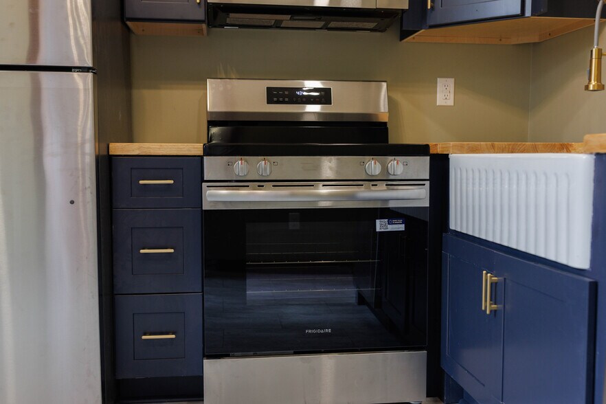 Building Photo - 503 Church St