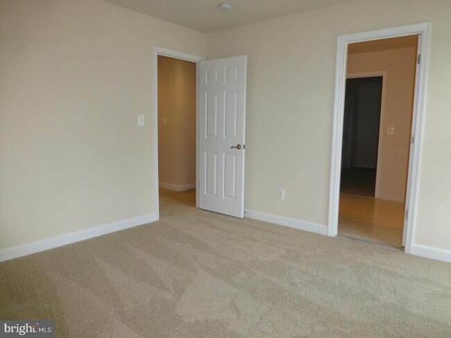 Building Photo - 6930 Westlawn Dr