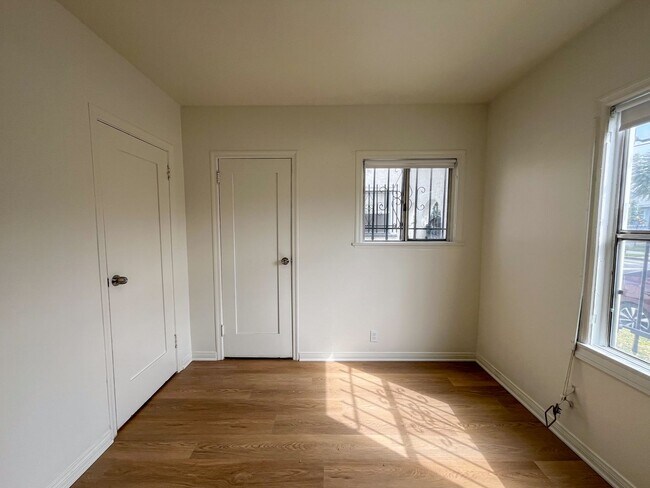 Building Photo - Spacious 1Bedroom  in LA - $1,750.00