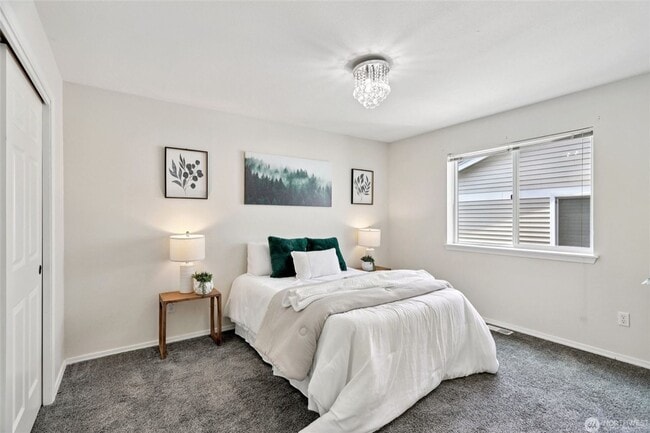 Building Photo - Contemporary Town home in Renton