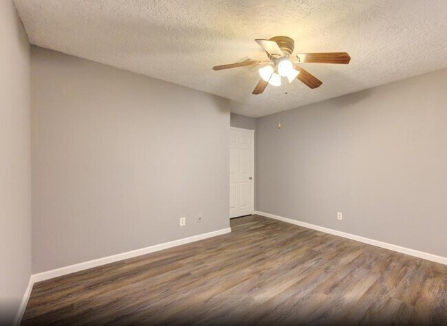 Building Photo - 10727 Sagewillow Ln