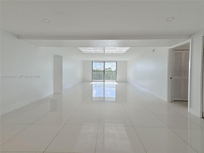 Building Photo - 210 Seaview Dr