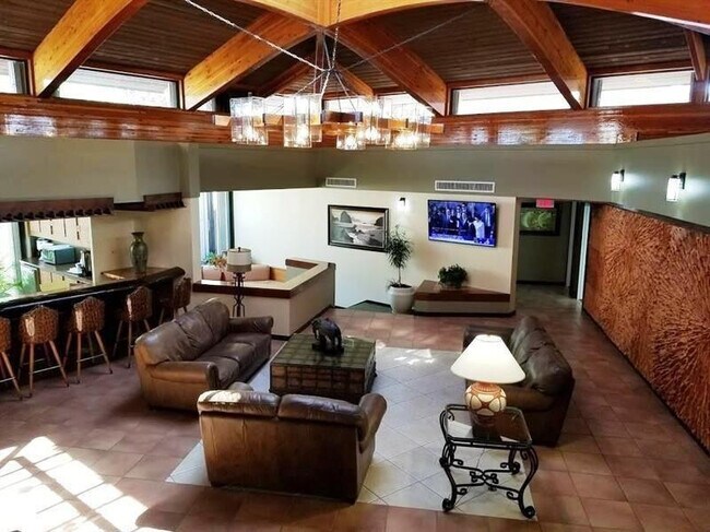 Building Photo - 1400 St Charles Pl