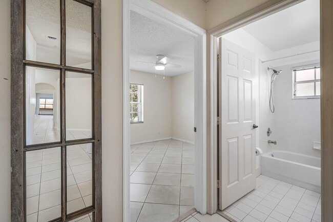 Building Photo - 6192 Floral Lakes Dr