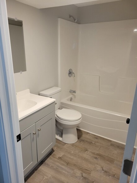 Building Photo - 2505 Meloy Rd