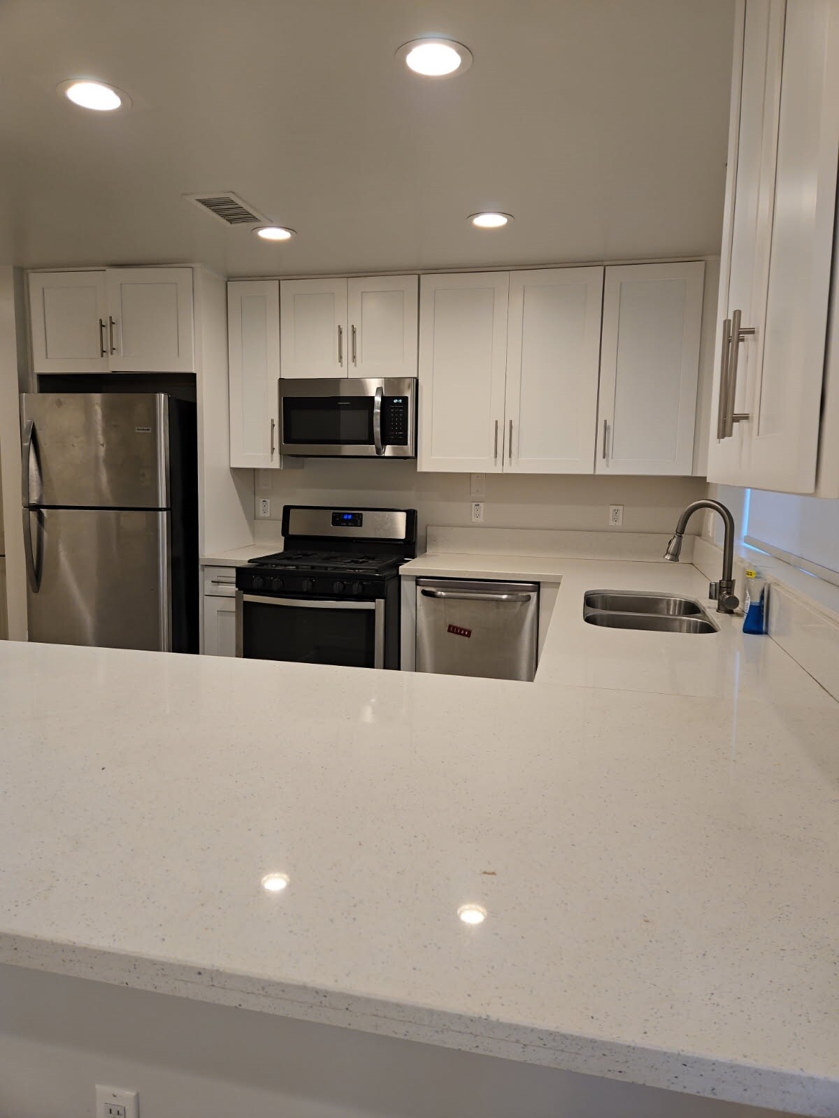 Building Photo - 1541 S Orange Grove Ave