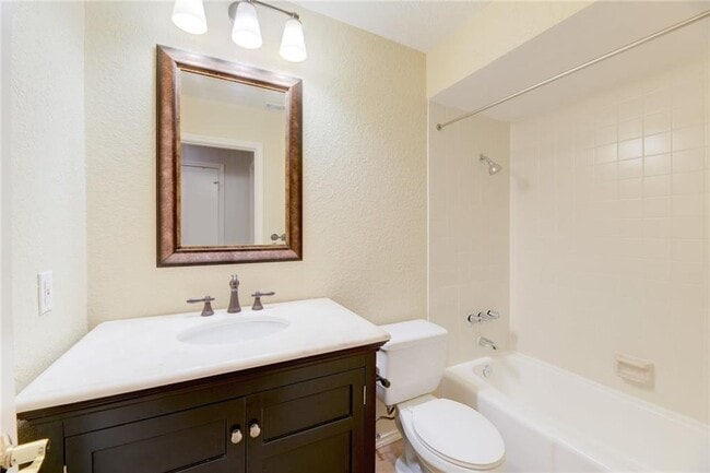 Building Photo - 4711 Spicewood Springs Rd