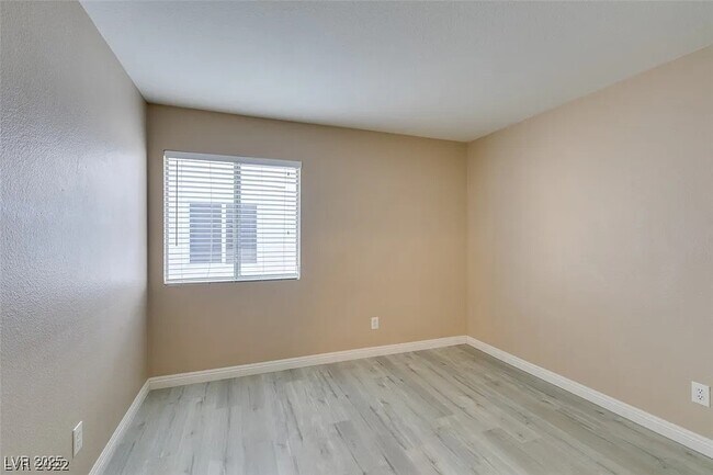 Building Photo - 3706 Lake Victoria Dr