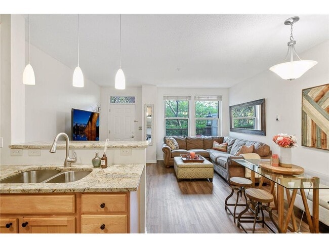 Building Photo - 680 N 2nd St