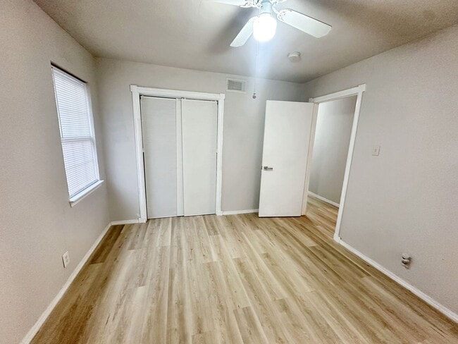 Building Photo - 2409 Stonegate St