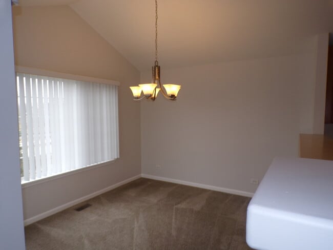 Building Photo - 583 S Parkside Dr