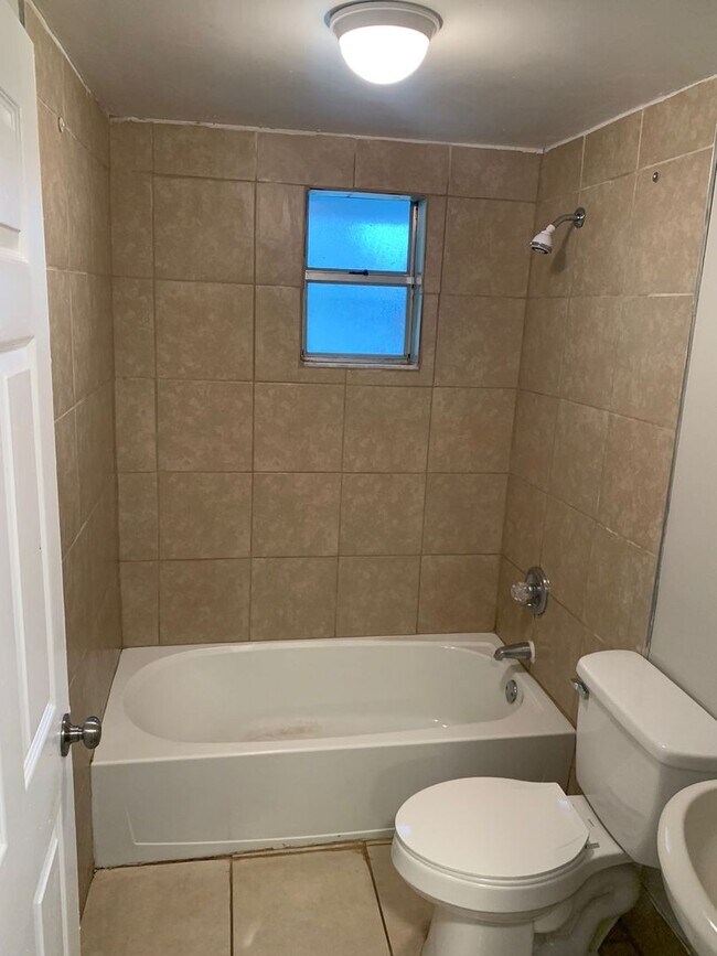 Building Photo - Remodeled 2 bedroom 1 bath in Ocala