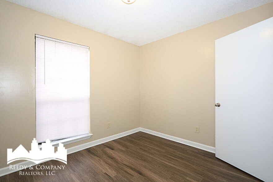 Building Photo - 2559 Wellons Ave
