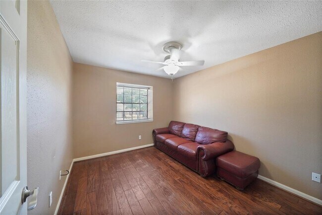 Building Photo - 10035 Red Wolf Ln