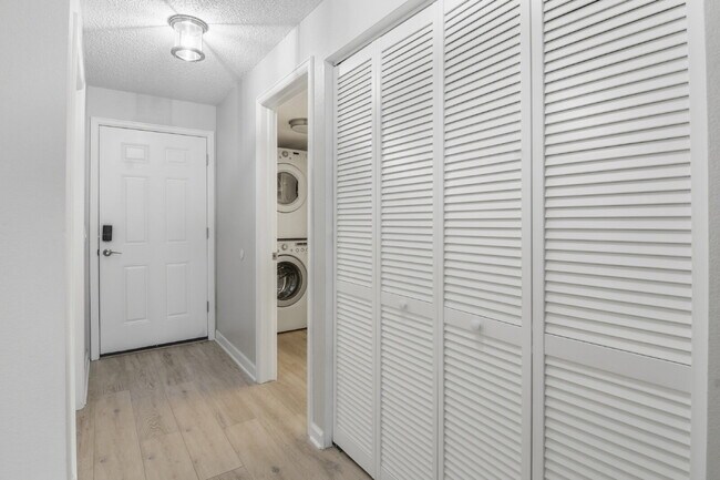 Building Photo - $1,495.95 - 1 Bed, 1 Bath Updated Unit in Westminster with In Unit Washer/Dryer!