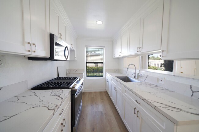 Interior Photo - Lexington