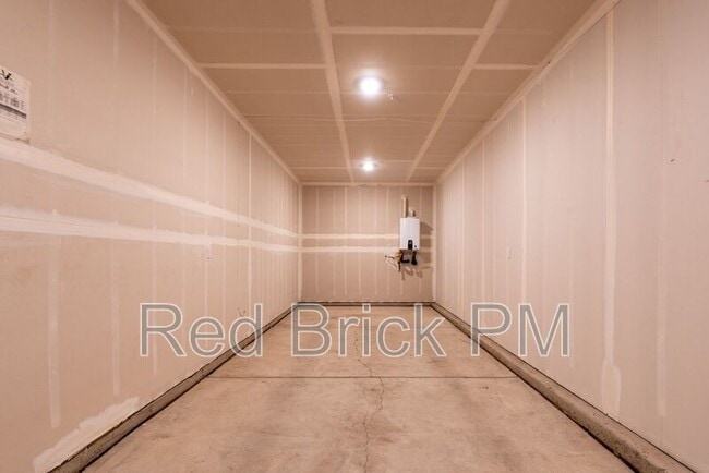 Building Photo - 393 Sullivan Dr