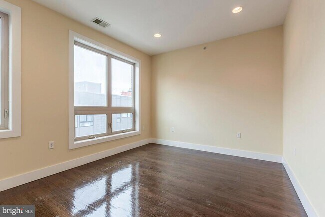 Building Photo - 838 N 15th St