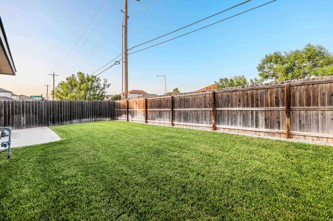 Building Photo - 704 Mercado Ln