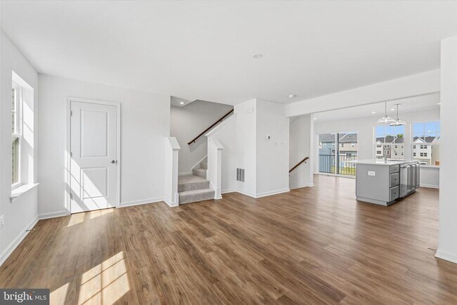 Building Photo - 505 Fontana Cir
