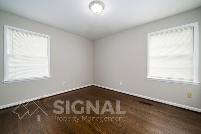 Building Photo - 213 Lake Dr Cir NE