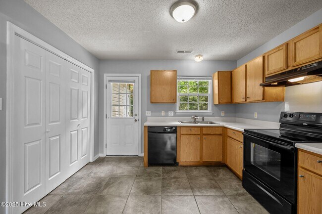 Building Photo - 1087 W Pueblo Dr