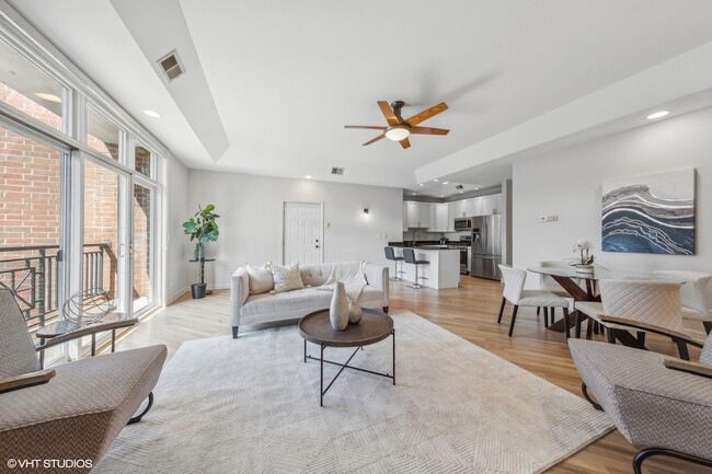 Building Photo - 820 W Hubbard St