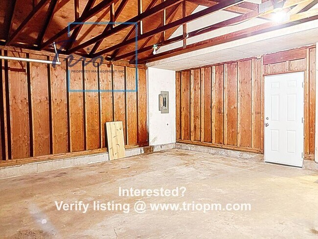 Building Photo - 3887 N Clarey St